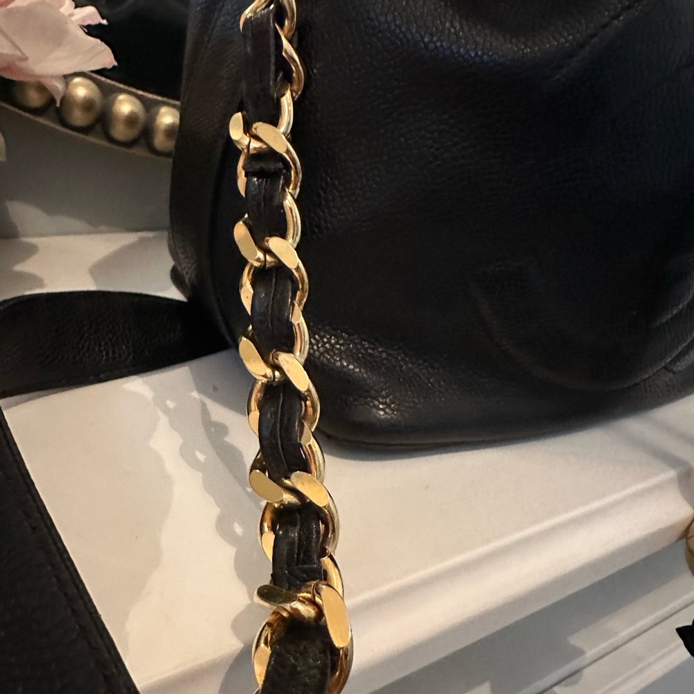 SHOW ITEM - Picture 4 of 15